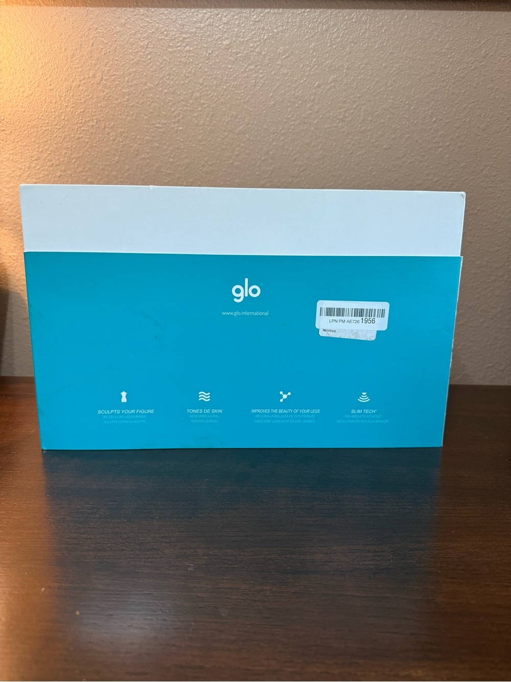 GLO Anticellulite Massager in White and Teal - Picture 4 of 12